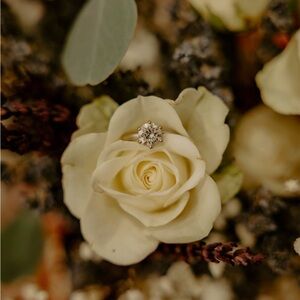 Elegant Silver Floral Ring